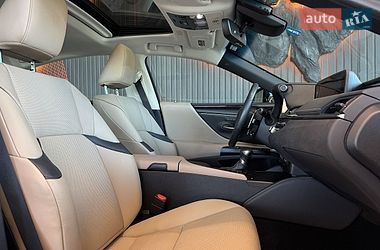 Седан Lexus ES 2020 в Львове