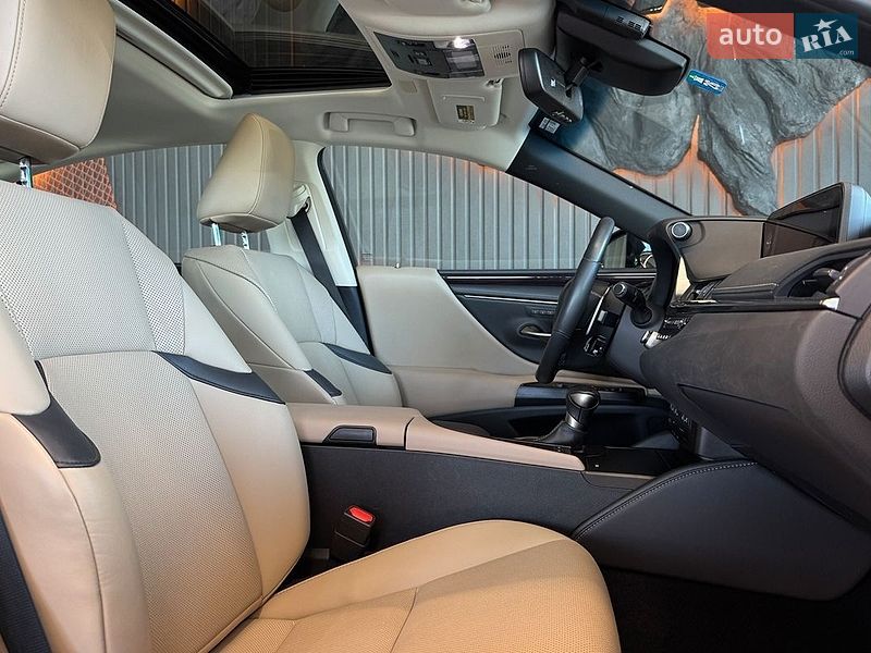 Седан Lexus ES 2020 в Львове