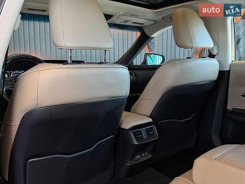 Седан Lexus ES 2020 в Львове