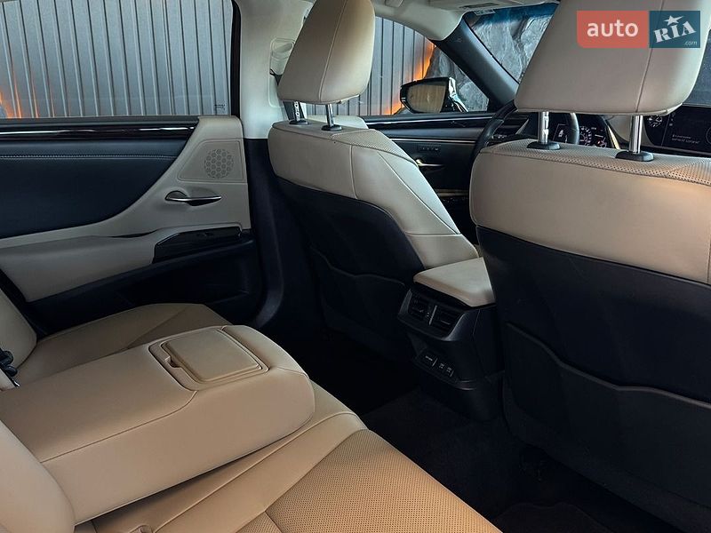 Седан Lexus ES 2020 в Львове
