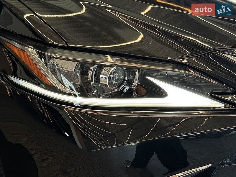 Седан Lexus ES 2020 в Львове