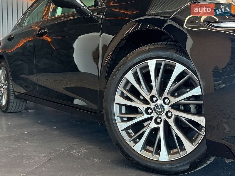 Седан Lexus ES 2020 в Львове