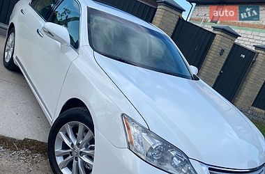 Седан Lexus ES 2012 в Южном