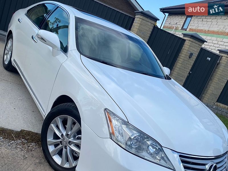 Седан Lexus ES 2012 в Южном