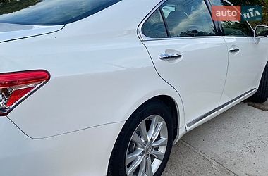 Седан Lexus ES 2012 в Южном