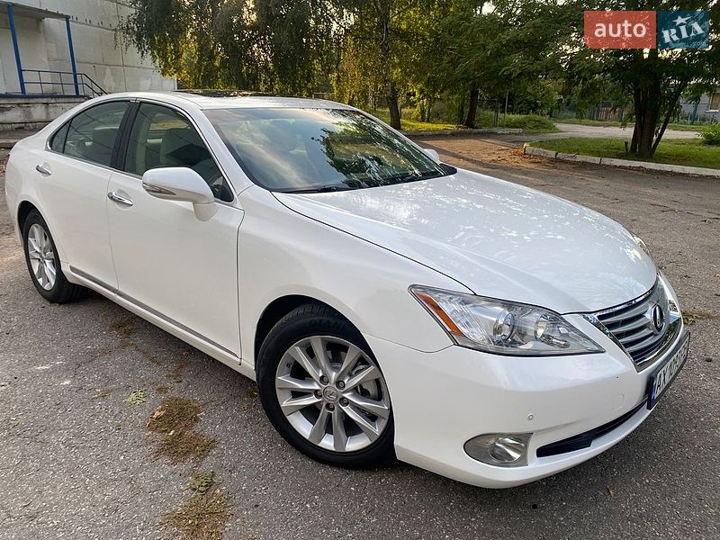 Седан Lexus ES 2012 в Южном