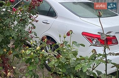 Седан Lexus ES 2012 в Южном
