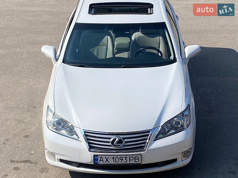 Седан Lexus ES 2012 в Южном