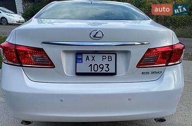 Седан Lexus ES 2012 в Южном