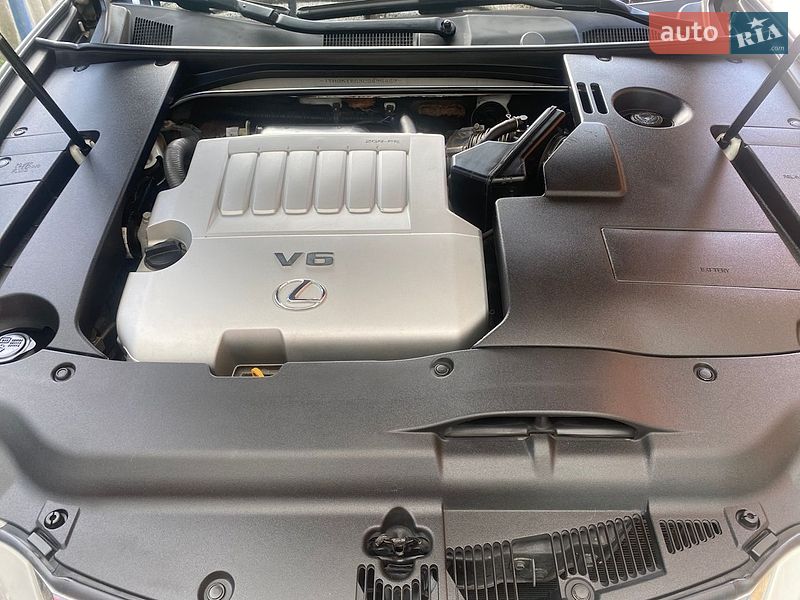 Седан Lexus ES 2012 в Южном