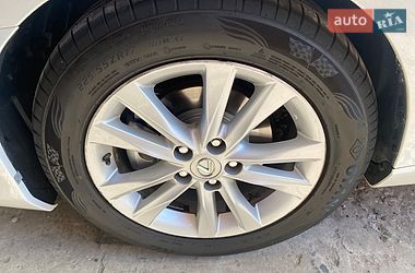 Седан Lexus ES 2012 в Южном