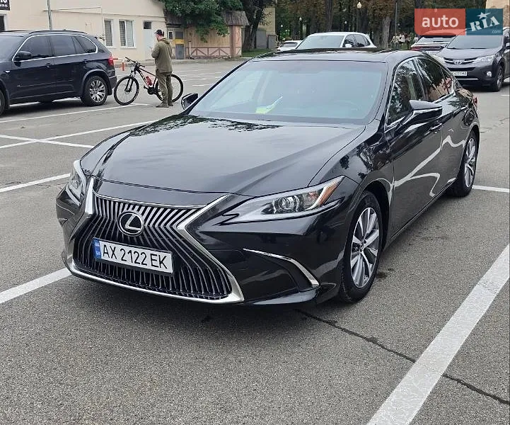 Lexus ES 2019