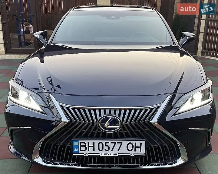 Lexus ES 2019