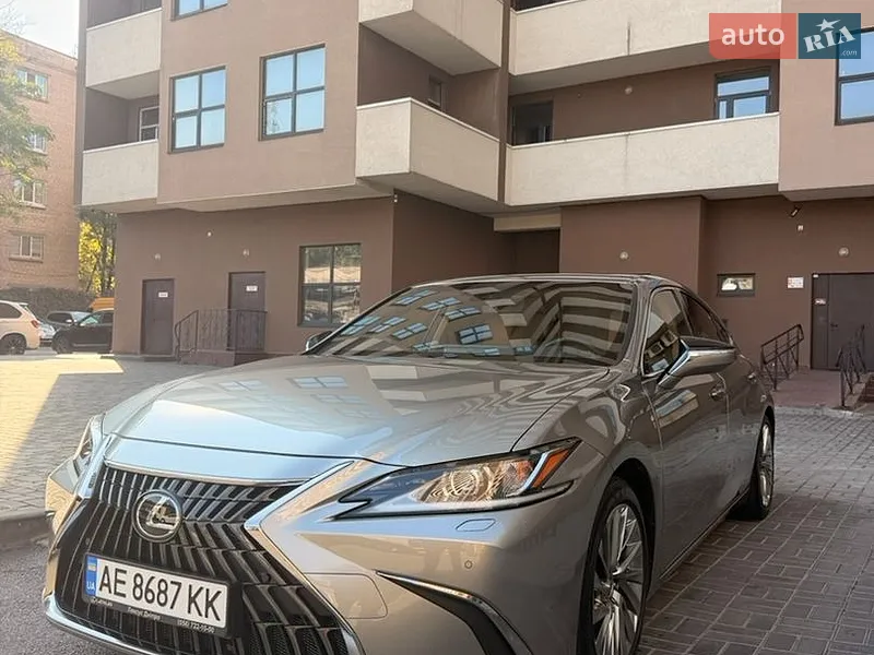 Lexus ES
