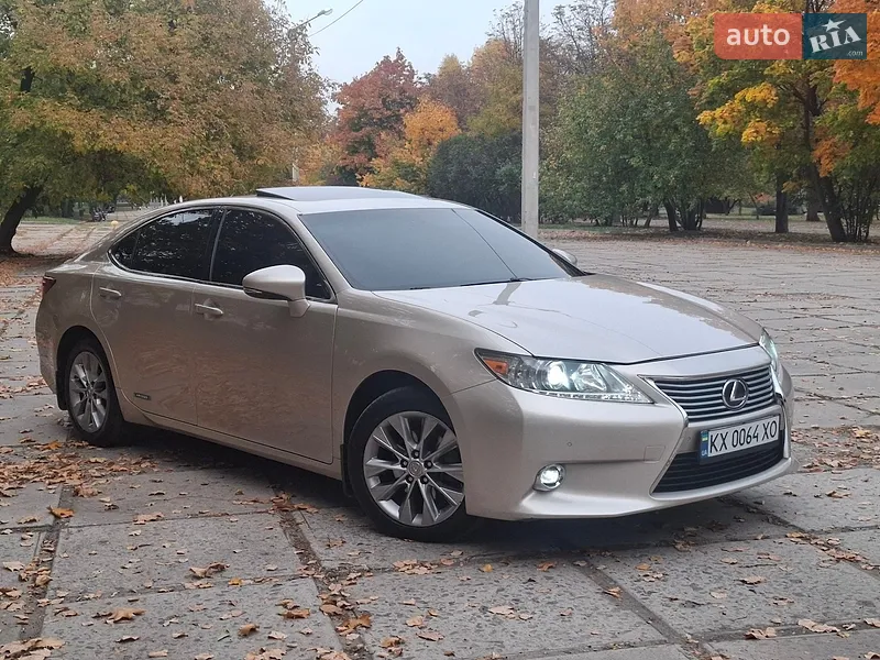 Lexus ES