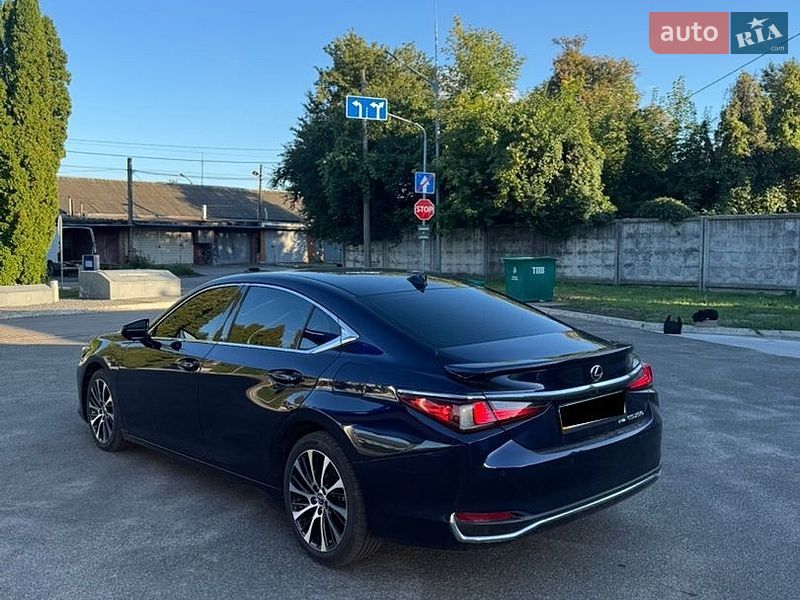 Седан Lexus ES 2021 в Киеве