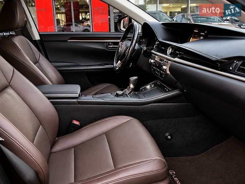 Седан Lexus ES 2018 в Житомире