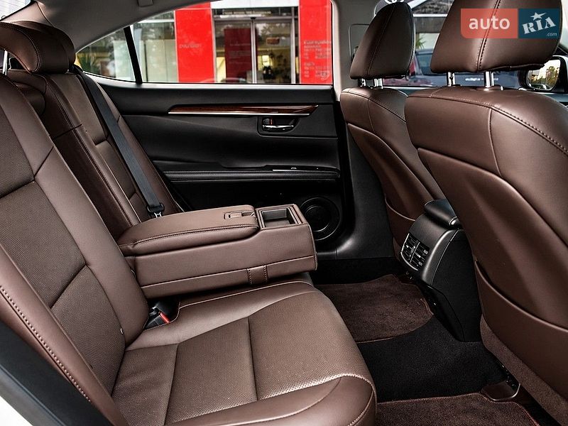 Седан Lexus ES 2018 в Житомире