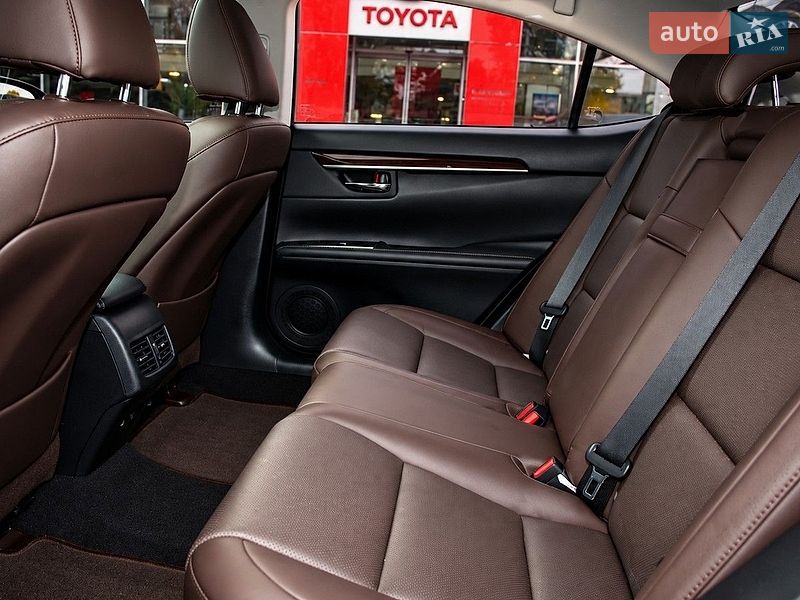 Седан Lexus ES 2018 в Житомире