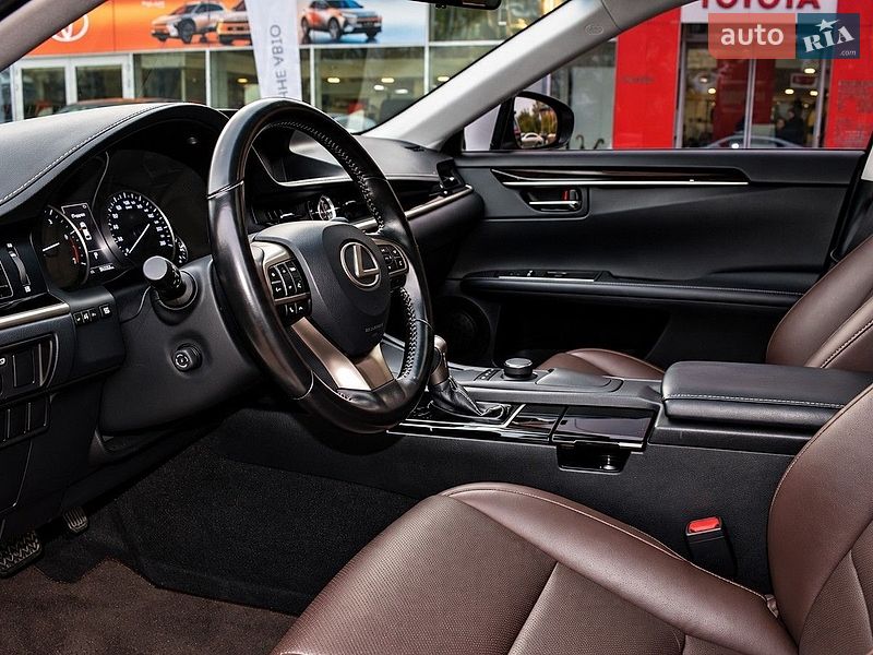 Седан Lexus ES 2018 в Житомире
