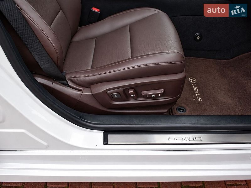 Седан Lexus ES 2018 в Житомире