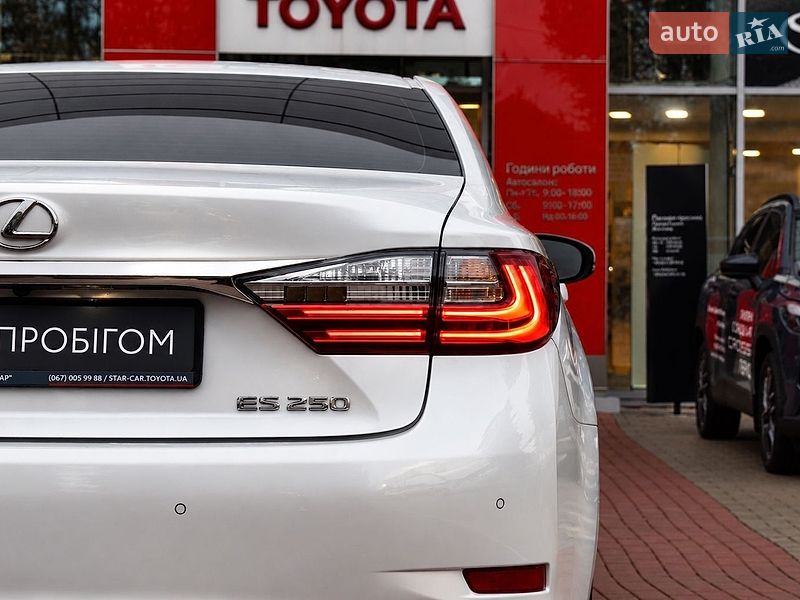 Седан Lexus ES 2018 в Житомире