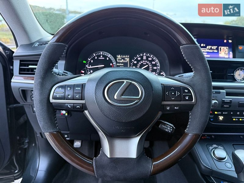 Седан Lexus ES 2017 в Днепре