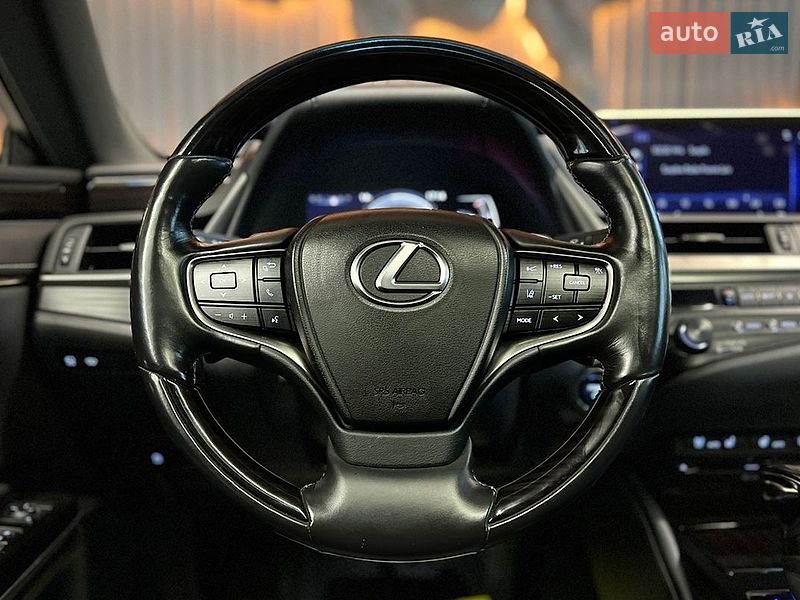 Седан Lexus ES 2019 в Львове