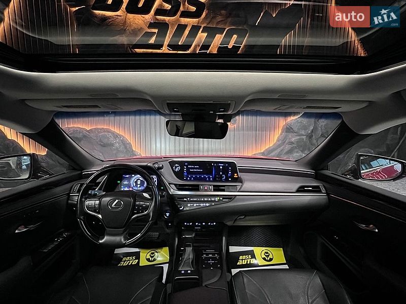 Седан Lexus ES 2019 в Львове