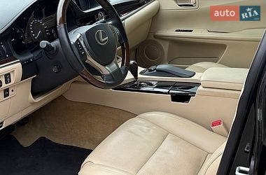 Седан Lexus ES 2014 в Киеве