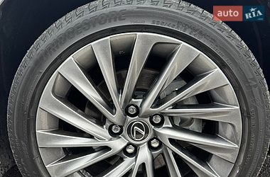 Седан Lexus ES 2024 в Черновцах