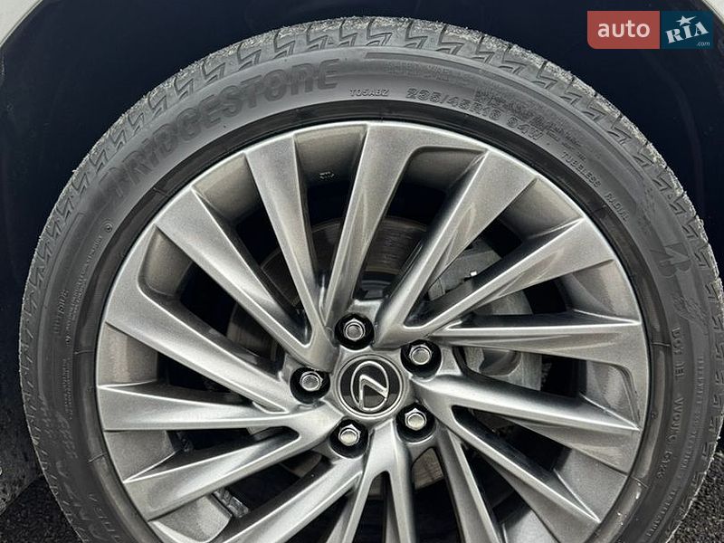 Седан Lexus ES 2024 в Черновцах