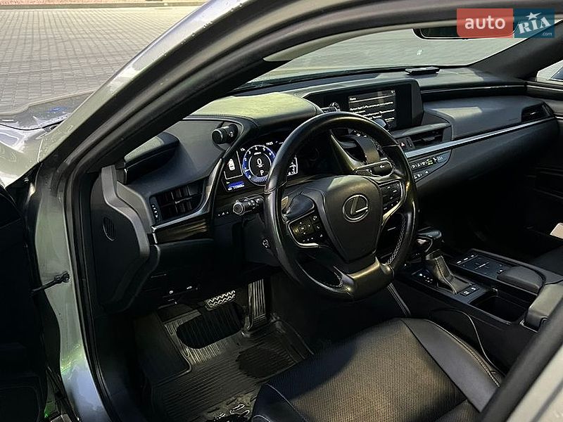 Седан Lexus ES 2019 в Каменец-Подольском