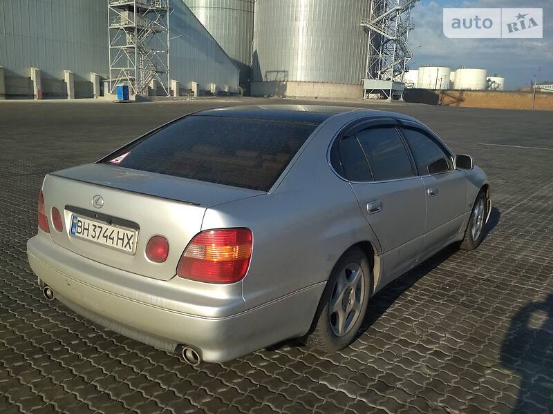 Седан Lexus GS 1998 в Южному