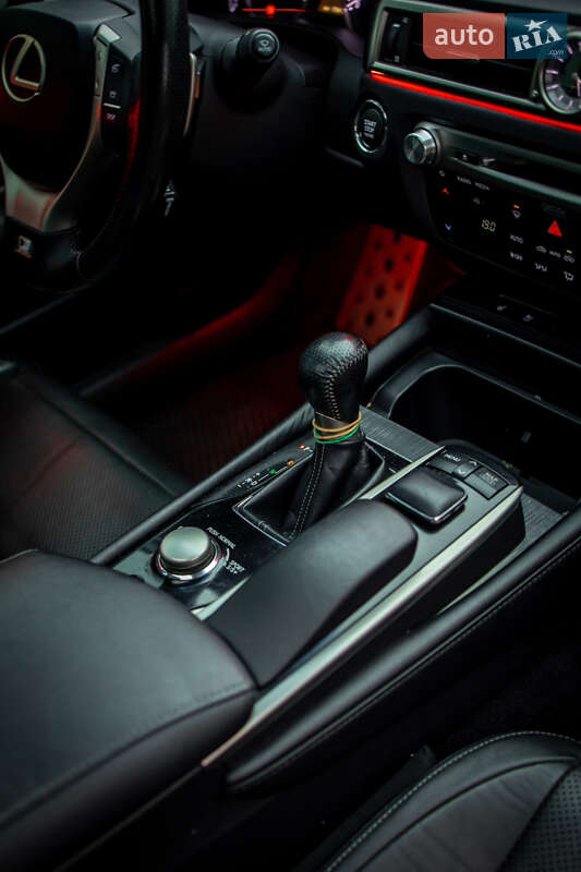 Седан Lexus GS 2012 в Черновцах