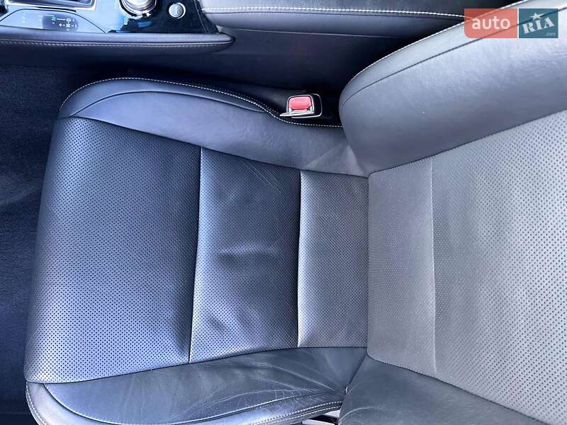 Седан Lexus GS 2013 в Краснограді