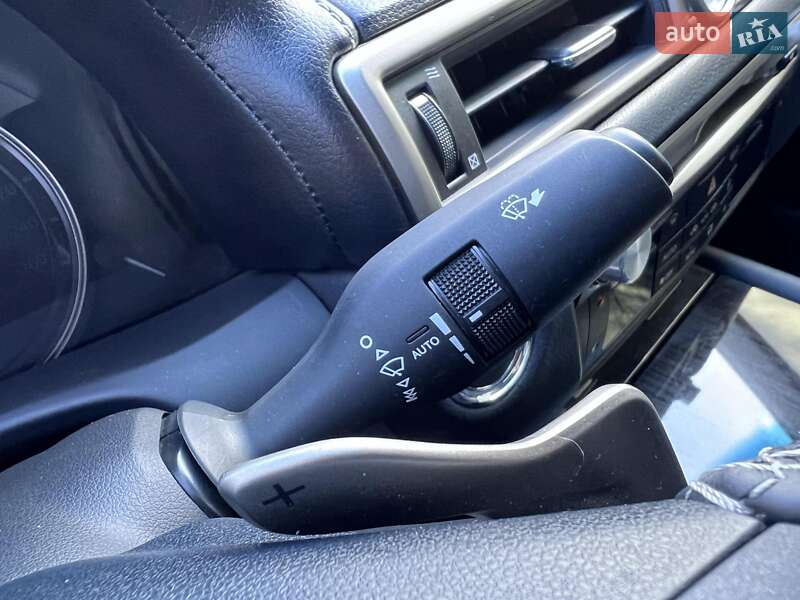 Седан Lexus GS 2013 в Краснограді