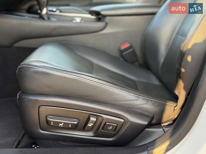 Седан Lexus GS 2014 в Львові