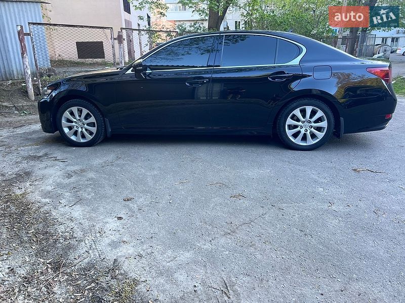 Седан Lexus GS 2013 в Краснограді