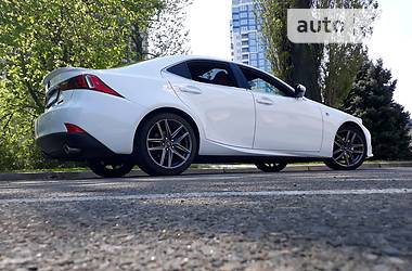 Седан Lexus IS 2015 в 