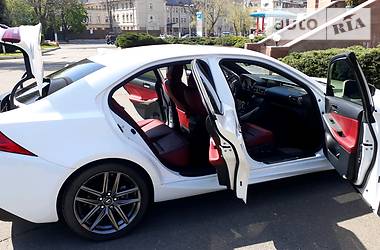 Седан Lexus IS 2015 в 