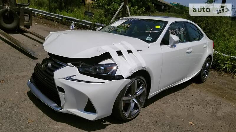 Седан Lexus IS 2017 в 