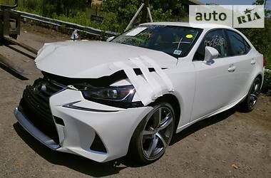 Седан Lexus IS 2017 в 