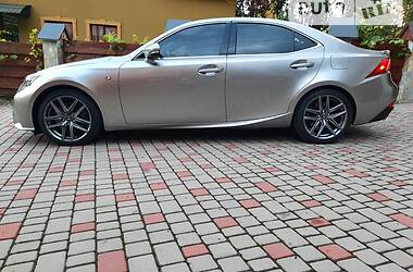 Седан Lexus IS 2015 в 