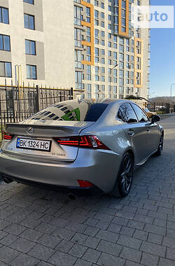 Седан Lexus IS 2016 в Львові