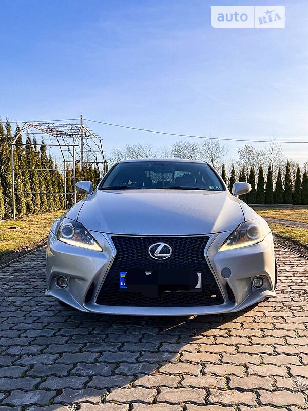 Седан Lexus IS 2011 в Львові