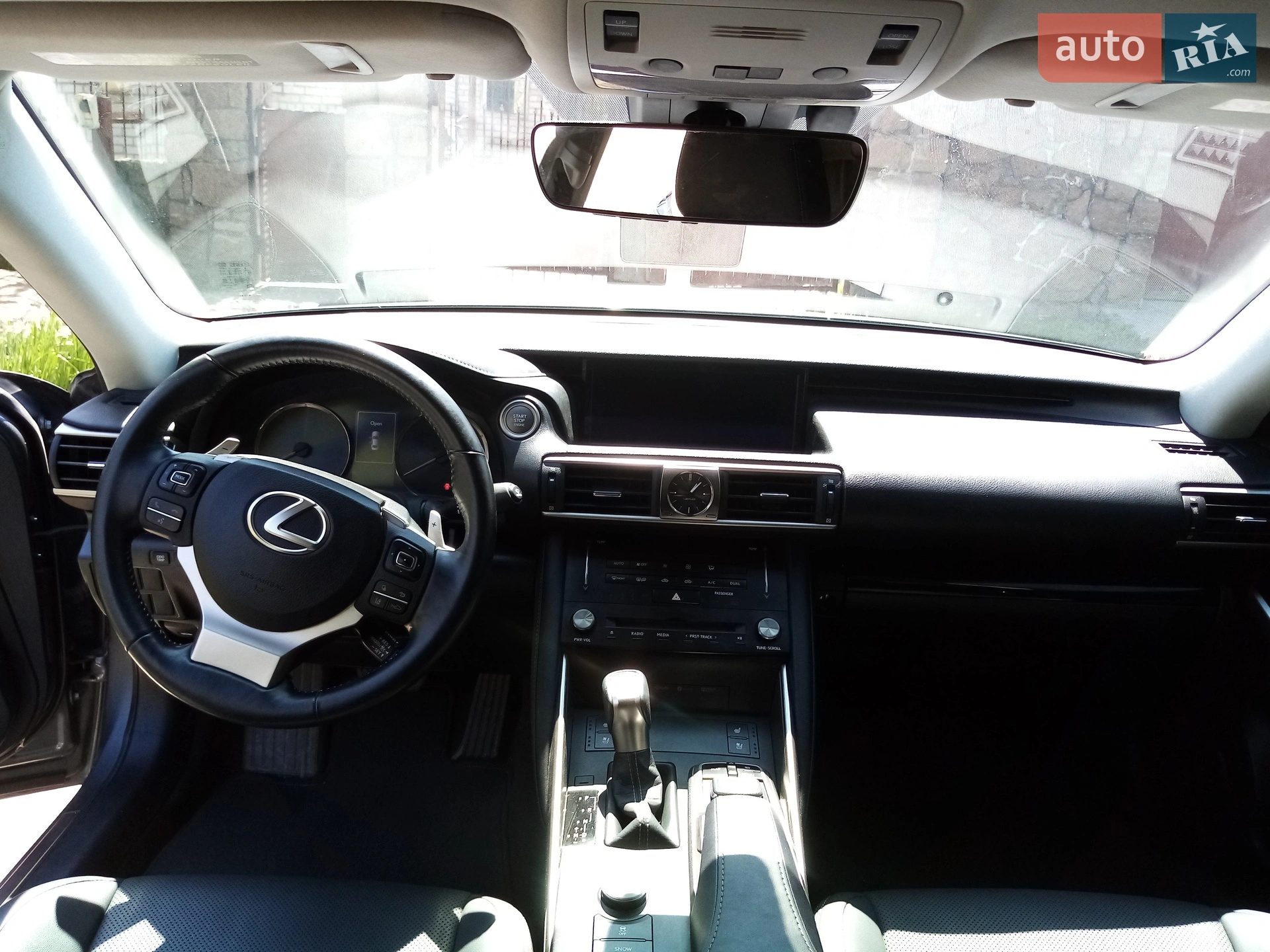 2017 Lexus IS - мініатюра 11