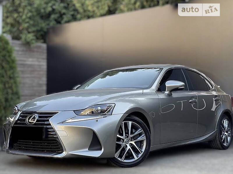 Lexus IS