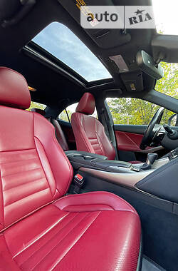 Седан Lexus IS 2017 в 