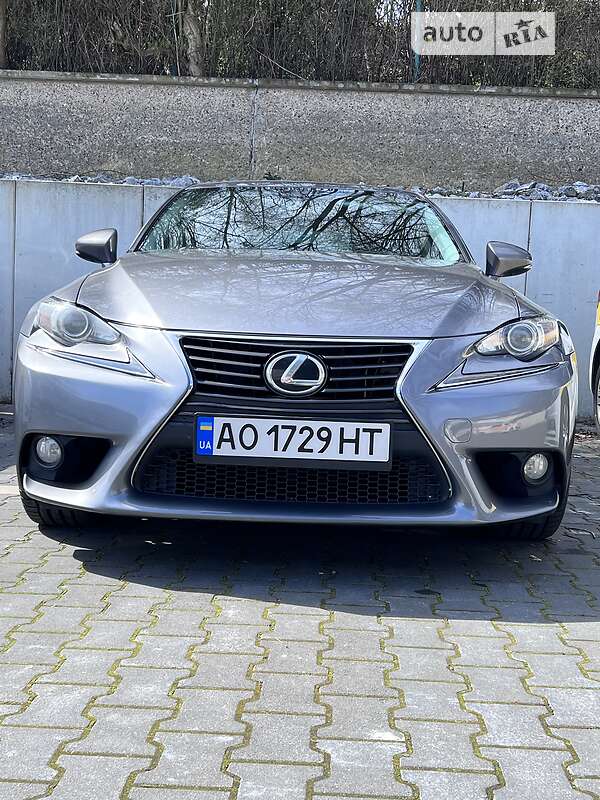 Lexus IS 2013